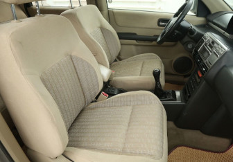 Подержанный автомобиль Nissan X-Trail 2003 года (10 фото)