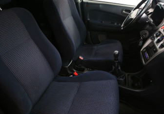 Подержанный автомобиль Honda HR-V 2004 года (7 фото)