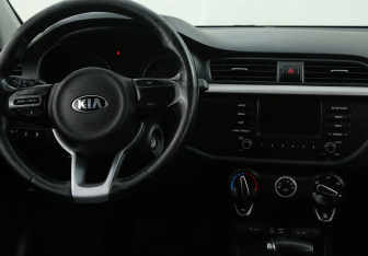Подержанный автомобиль Kia Rio Hatchback 2018 года (24 фото)