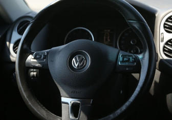 Подержанный автомобиль Volkswagen Tiguan 2012 года (16 фото)