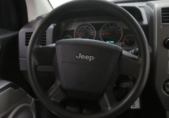 Подержанный автомобиль Jeep Compass 2006 года (10 фото)