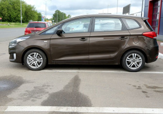 Подержанный автомобиль Kia Carens 2016 года (8 фото)