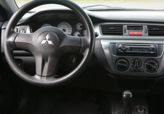 Подержанный автомобиль Mitsubishi Lancer Sedan 2007 года (14 фото)
