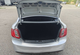 Подержанный автомобиль Kia Rio Sedan 2010 года (11 фото)