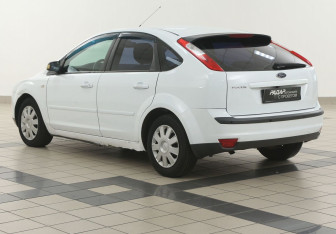 Подержанный автомобиль Ford Focus Hatchback 2008 года (2 фото)