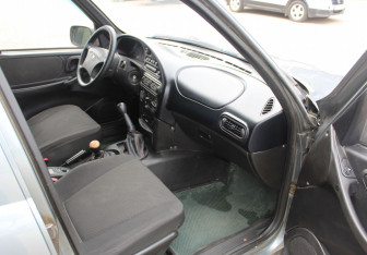 Подержанный автомобиль Chevrolet Niva 2008 года (9 фото)