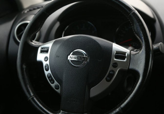 Подержанный автомобиль Nissan Qashqai+2 2011 года (16 фото)
