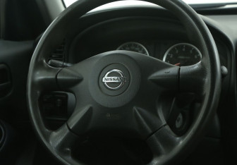 Подержанный автомобиль Nissan Almera Hatchback 2005 года (16 фото)