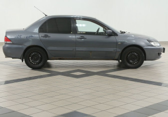 Подержанный автомобиль Mitsubishi Lancer Sedan 2006 года (5 фото)
