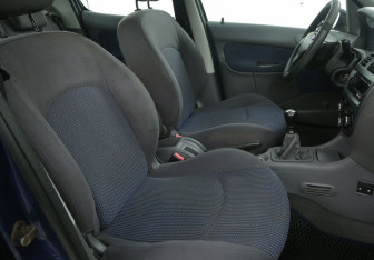 Подержанный автомобиль Peugeot 206 Hatchback 2004 года (10 фото)