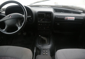 Подержанный автомобиль ГАЗ 31105 «Волга» 2004 года (12 фото)