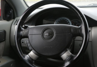 Подержанный автомобиль Chevrolet Lacetti Sedan 2007 года (16 фото)