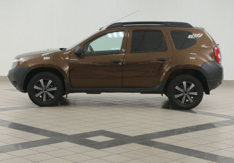 Подержанный автомобиль Renault Duster 2014 года (7 фото)