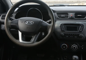 Подержанный автомобиль Kia Rio Sedan 2012 года (14 фото)