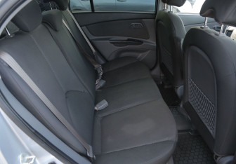 Подержанный автомобиль Kia Rio Sedan 2009 года (11 фото)