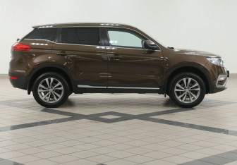 Подержанный автомобиль Geely Atlas 2019 года (5 фото)