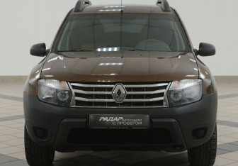 Подержанный автомобиль Renault Duster 2014 года (6 фото)