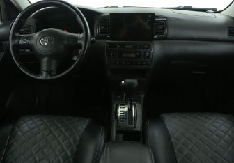 Подержанный автомобиль Toyota Corolla Hatchback 2004 года (12 фото)