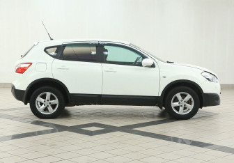 Подержанный автомобиль Nissan Qashqai 2012 года (5 фото)