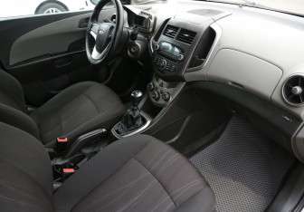 Подержанный автомобиль Chevrolet Aveo Sedan 2013 года (9 фото)