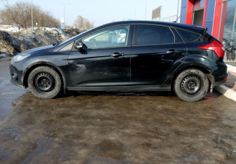 Подержанный автомобиль Ford Focus Hatchback 2011 года (8 фото)