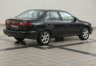 Подержанный автомобиль Nissan Sentra Sedan 1999 года (4 фото)