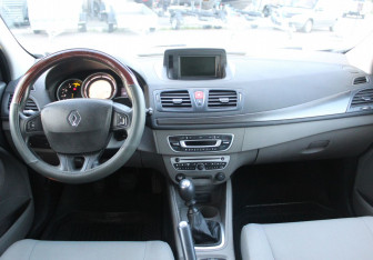 Подержанный автомобиль Renault Megane Wagon 2009 года (13 фото)