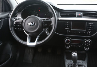 Подержанный автомобиль Kia Rio Hatchback 2020 года (19 фото)