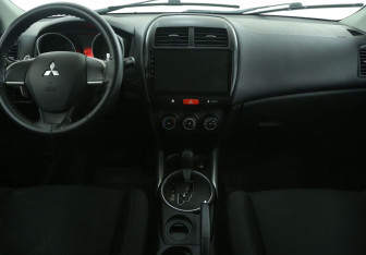 Подержанный автомобиль Mitsubishi ASX 2013 года (12 фото)