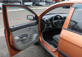 Подержанный автомобиль Kia Picanto 2007 года (9 фото)