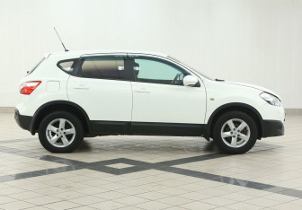 Подержанный автомобиль Nissan Qashqai 2012 года (5 фото)