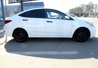 Подержанный автомобиль Hyundai Solaris Sedan 2013 года (7 фото)