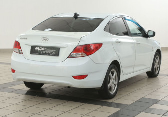 Подержанный автомобиль Hyundai Solaris Sedan 2013 года (4 фото)
