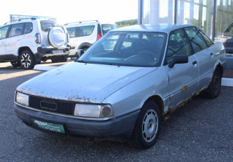 Подержанный автомобиль Audi 80 Sedan 1990 года (3 фото)