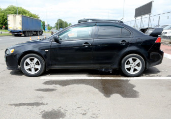 Подержанный автомобиль Mitsubishi Lancer Sedan 2008 года (8 фото)