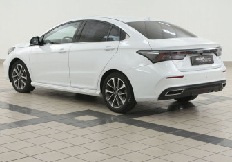 Подержанный автомобиль Omoda S5 2023 года (2 фото)