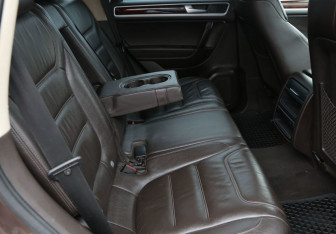 Подержанный автомобиль Volkswagen Touareg 2012 года (10 фото)