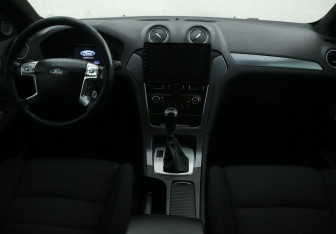 Подержанный автомобиль Ford Mondeo Sedan 2011 года (12 фото)