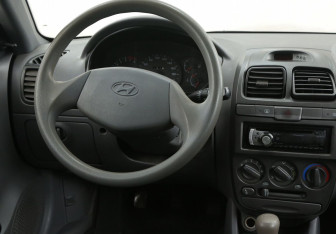 Подержанный автомобиль Hyundai Accent Sedan 2008 года (14 фото)