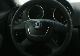 Подержанный автомобиль Skoda Yeti 2010 года (16 фото)