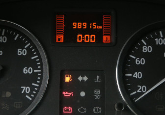 Подержанный автомобиль Renault Sandero 2014 года (17 фото)