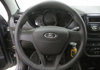 Подержанный автомобиль LADA (ВАЗ) Vesta Sedan 2018 года (8 фото)