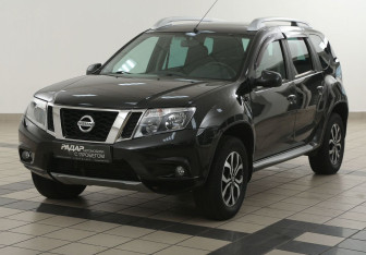 Подержанный автомобиль Nissan Terrano 2014 года (8 фото)