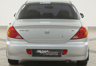 Подержанный автомобиль Kia Spectra Sedan 2008 года (3 фото)
