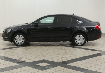 Подержанный автомобиль Skoda Octavia Liftback 2019 года (7 фото)