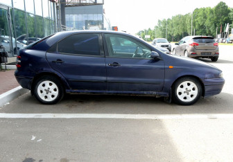 Подержанный автомобиль Fiat Brava 2001 года (7 фото)