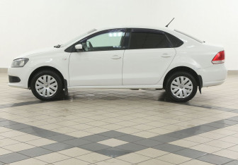 Подержанный автомобиль Volkswagen Polo Sedan 2013 года (7 фото)