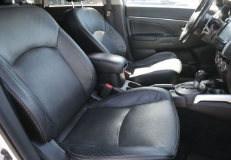 Подержанный автомобиль Peugeot 4008 2012 года (11 фото)