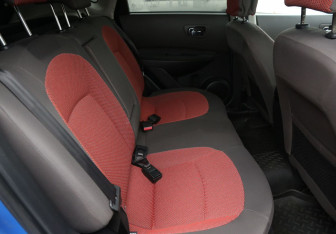 Подержанный автомобиль Nissan Qashqai 2007 года (11 фото)