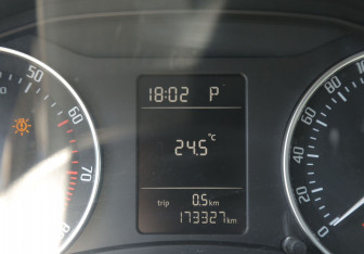 Подержанный автомобиль Skoda Octavia Liftback 2011 года (18 фото)